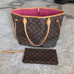 Hard to find peony interior Louis Vuitton Neverfull MM Monogram with wristlet !
